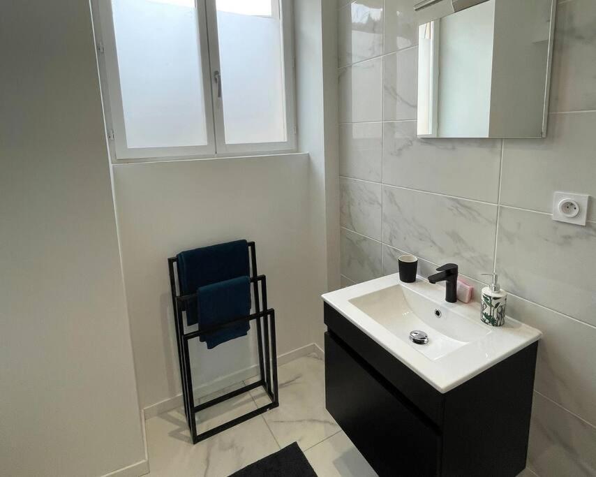 Yokohama, Duplex Avec Jardin Apartment Bourges Bagian luar foto